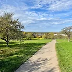 Gemütliche 3 Mit Großzügiger Terrasse Im Grünen